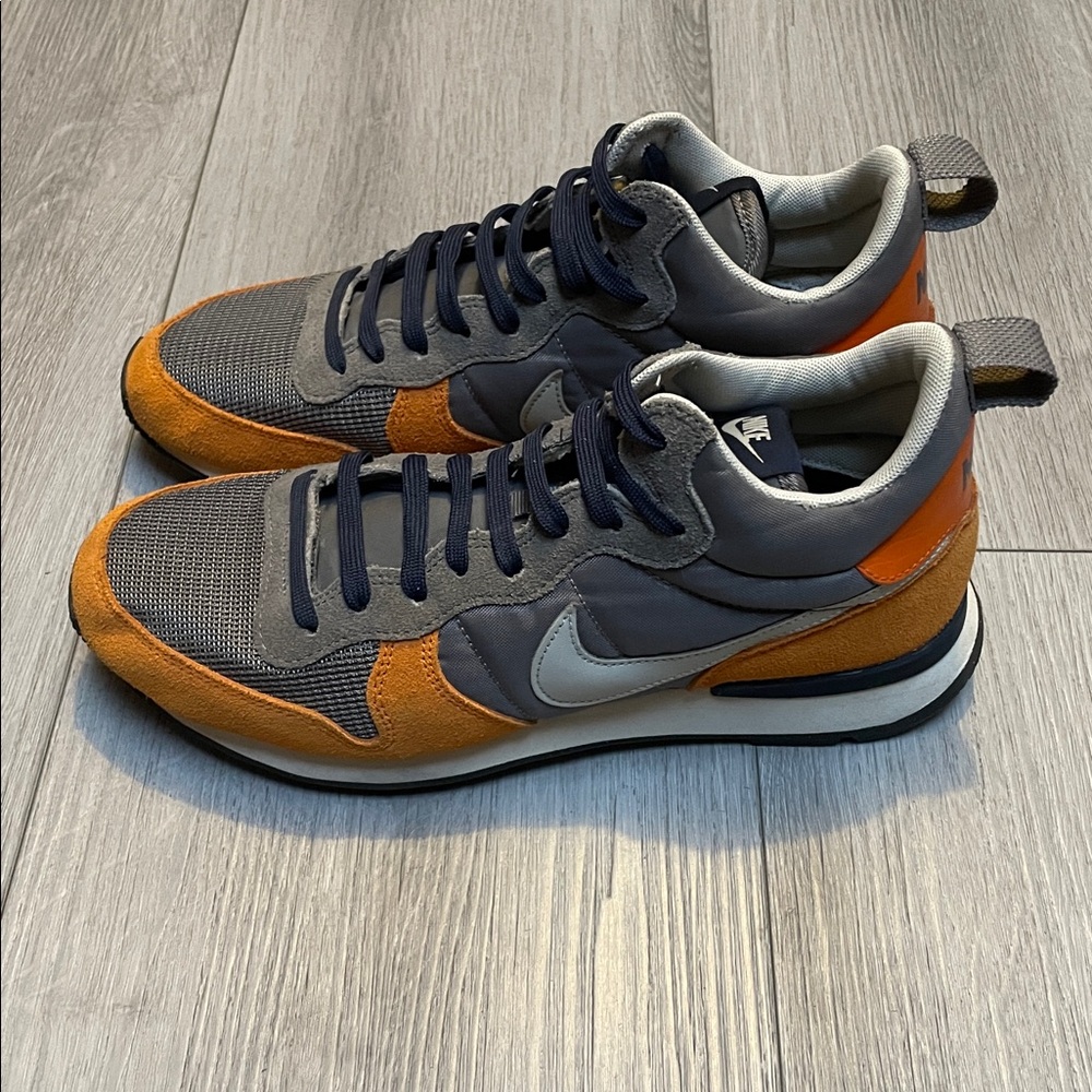 Nike Men’s Internationalist Mid Sneakers US Size 9